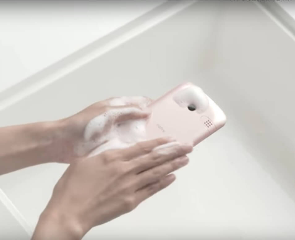 هاتف Kyocera rafre قابل للغسل بالماء و الصابون
